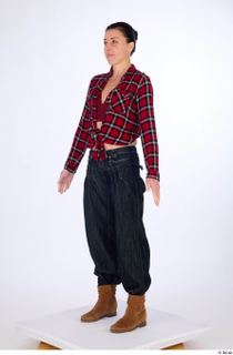 Hanane a pose baggy high-waisted jeans casual dressed plaid knotted…